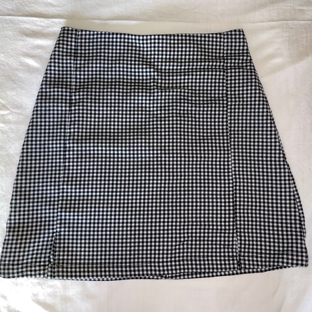 Women’s Plaid Skirt. Size S/M in Black/White.